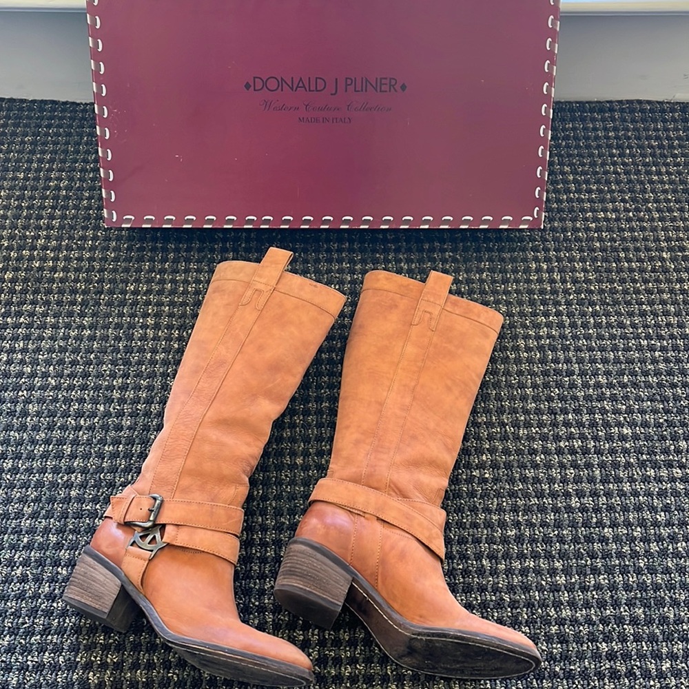 Donald J Pliner leather boot size 8
